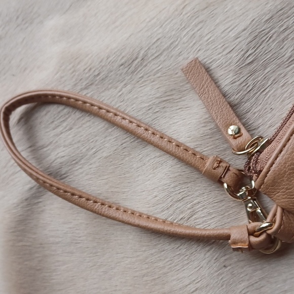 Nine West wristlet - Picture 3 of 14